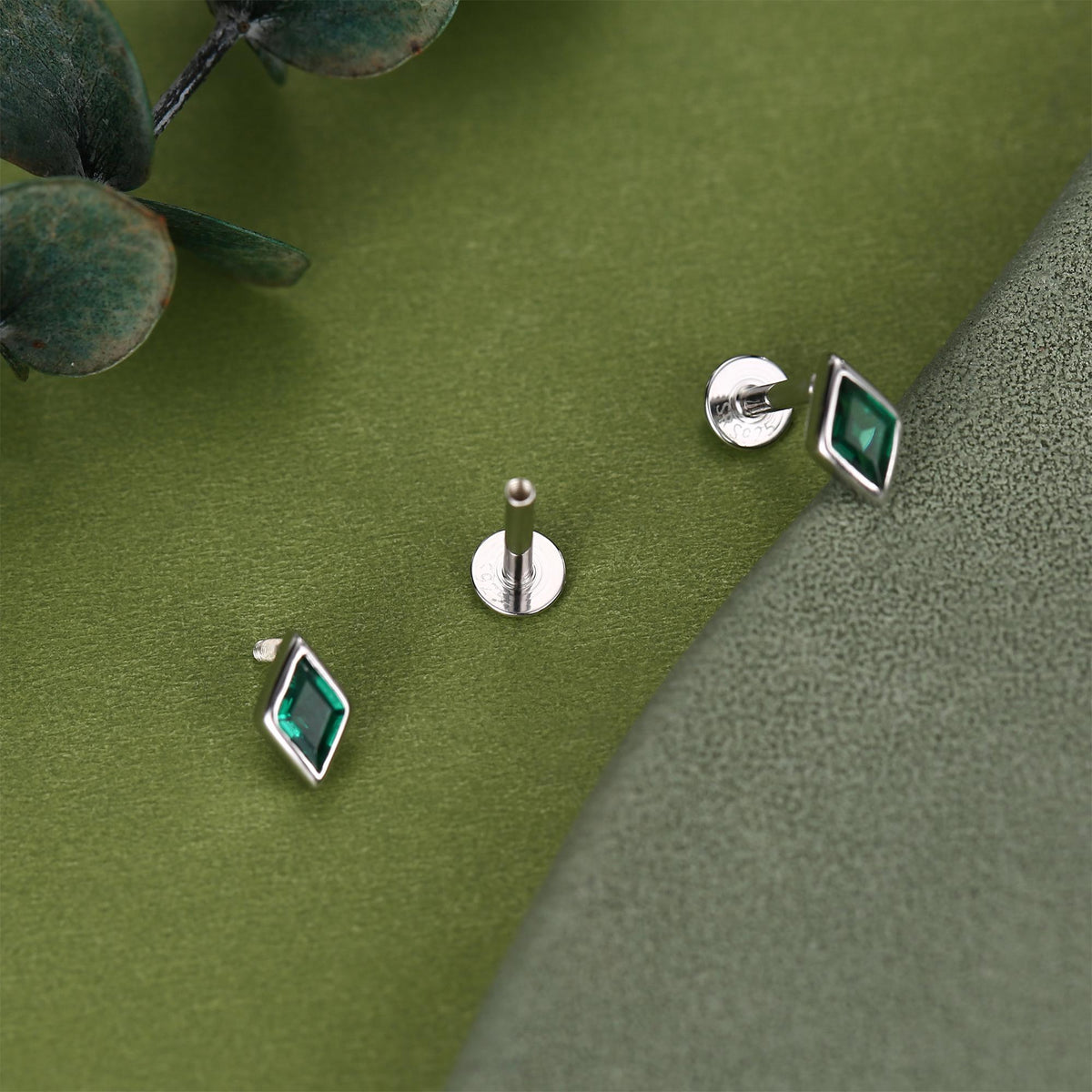 Sterling Silver Emerald Green CZ Rhombus 16G Flat Back Labret Earrings