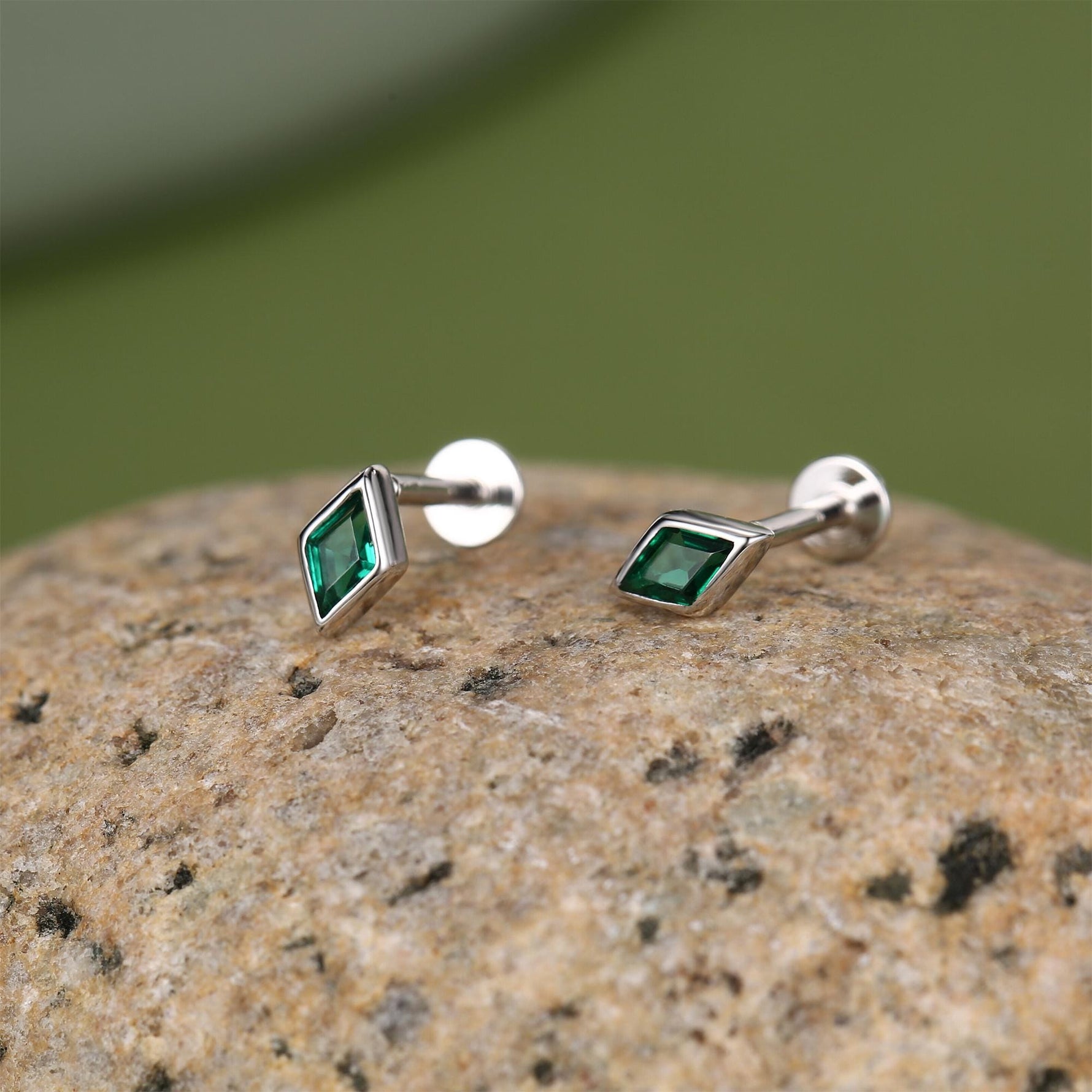 Sterling Silver Emerald Green CZ Rhombus 16G Flat Back Labret Earrings