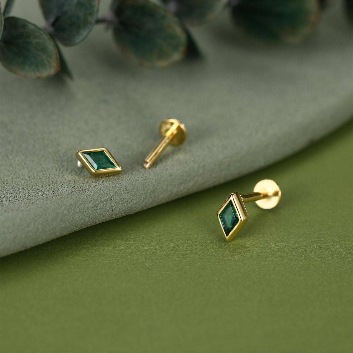Sterling Silver Emerald Green CZ Rhombus 16G Flat Back Labret Earrings