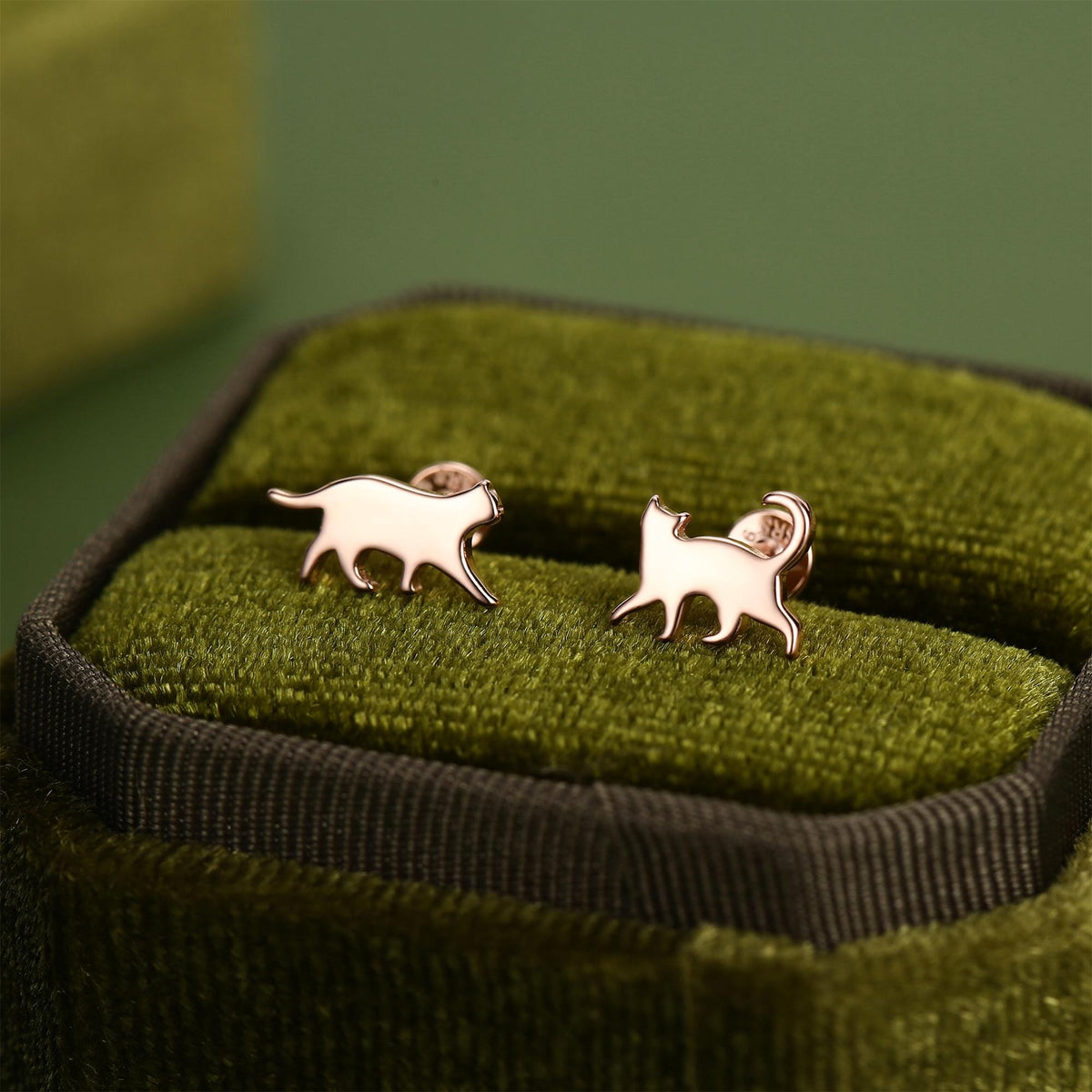 Sterling Silver Asymmetric Cat 16G Flat Back Labret Earrings, Animal