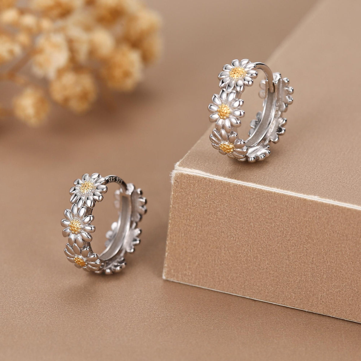 Daisy Flower Chain Huggie Hoop in Sterling Silver, Partial Gold Coated, Flower hoop Earrings, Floral Earrings, 10mm Inner Diameter