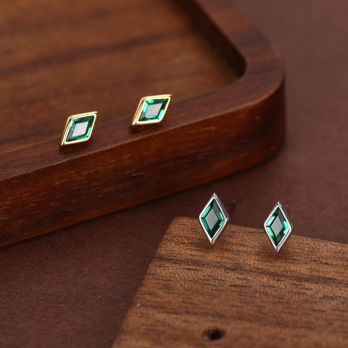 Sterling Silver Emerald Green CZ 18G Screw Back Rhombus Stud Earrings