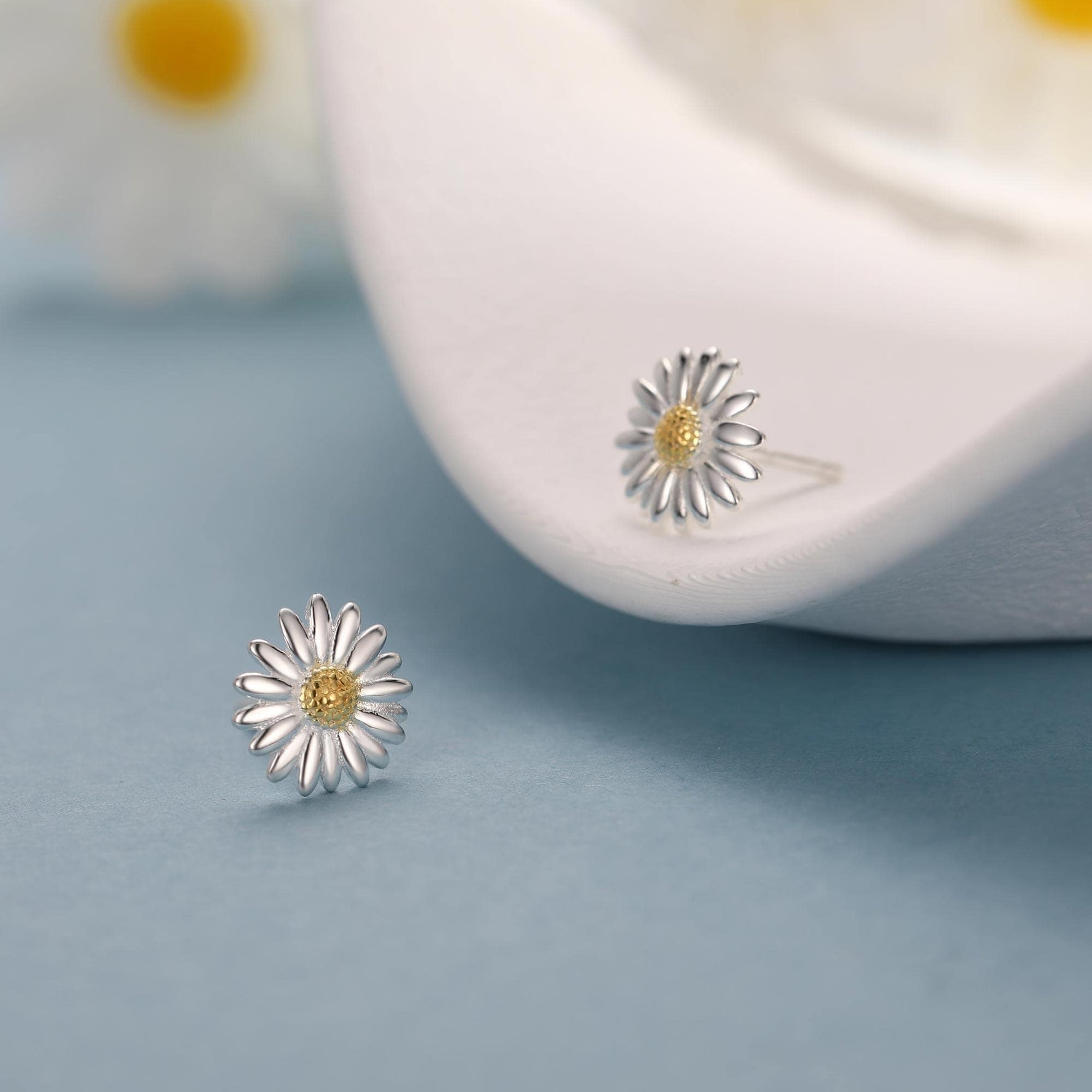Sterling Silver Daisy Flower Stud Earrings