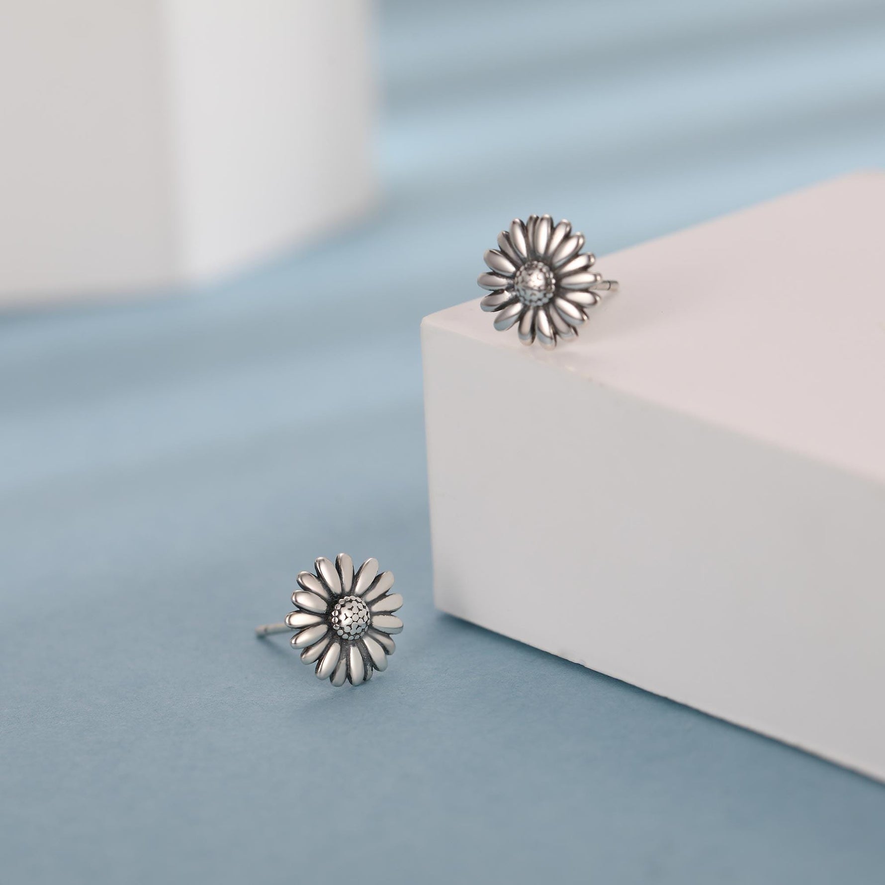 Sterling Silver Daisy Flower Stud Earrings