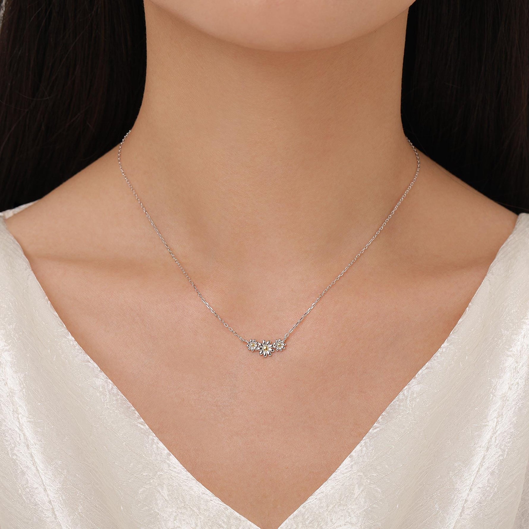 Sterling Silver Daisy Flower Trio Pendant Necklace, Three Flower Necklace, Daisy Chain Necklace, Two Tone Flower Pendant Necklace