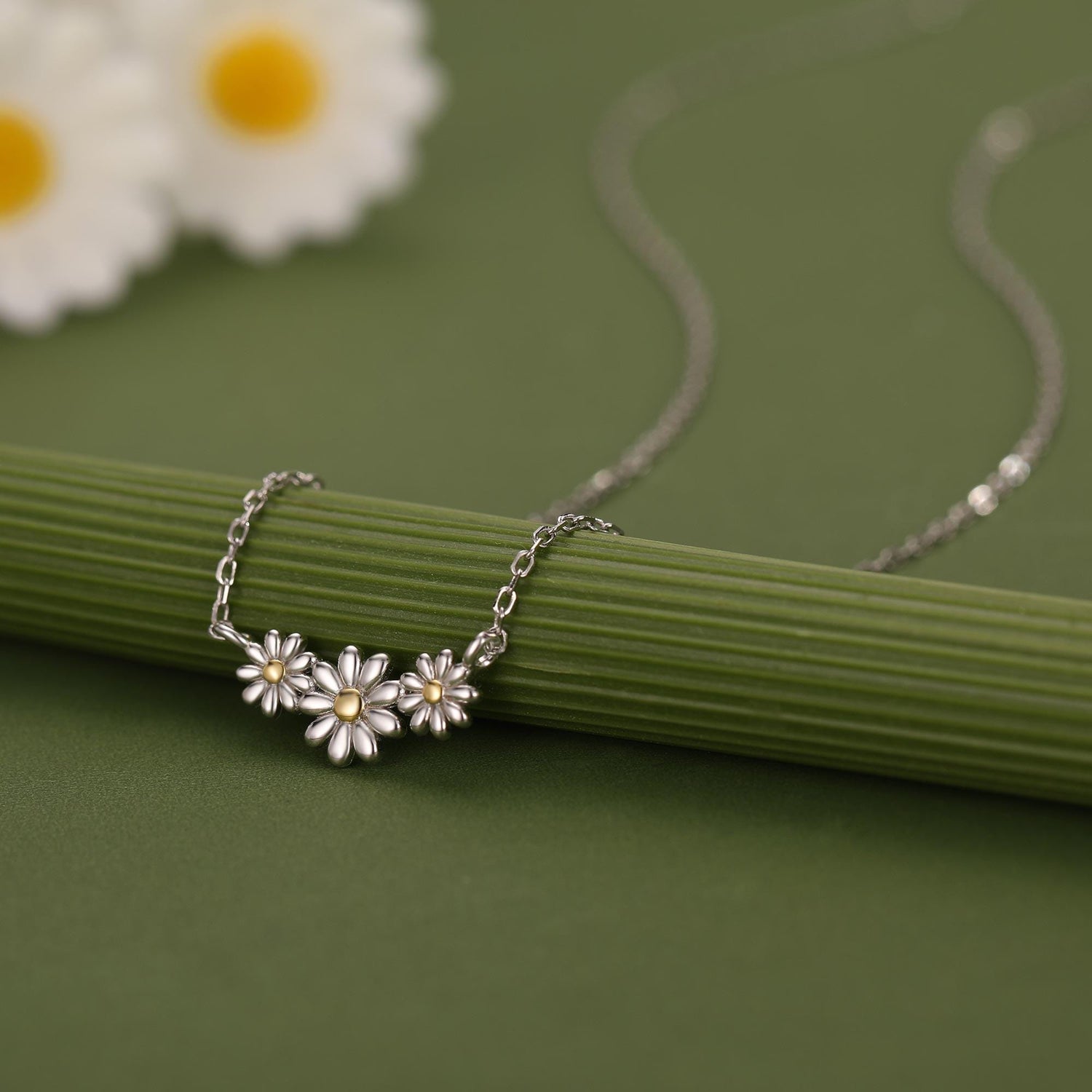 Sterling Silver Daisy Flower Trio Pendant Necklace, Three Flower Necklace, Daisy Chain Necklace, Two Tone Flower Pendant Necklace