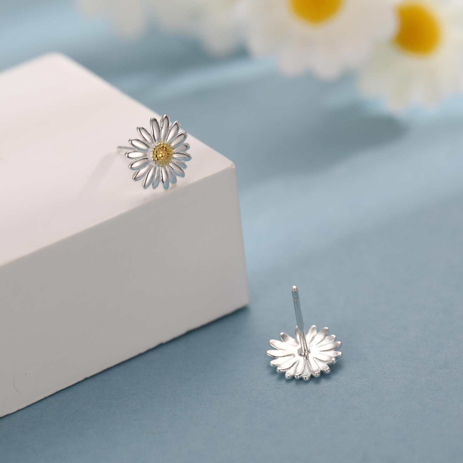 Sterling Silver Daisy Flower Stud Earrings