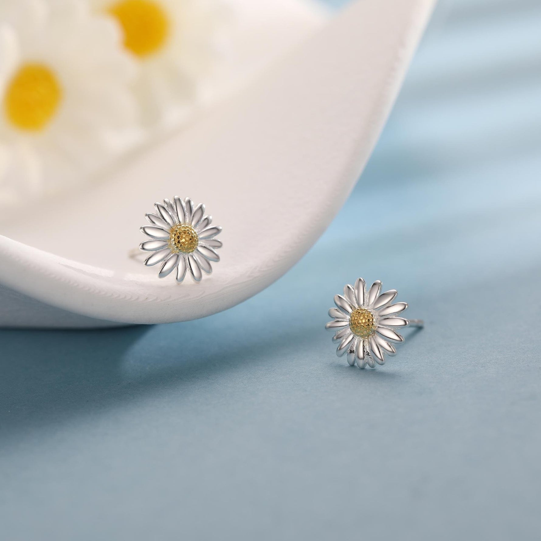 Sterling Silver Daisy Flower Stud Earrings