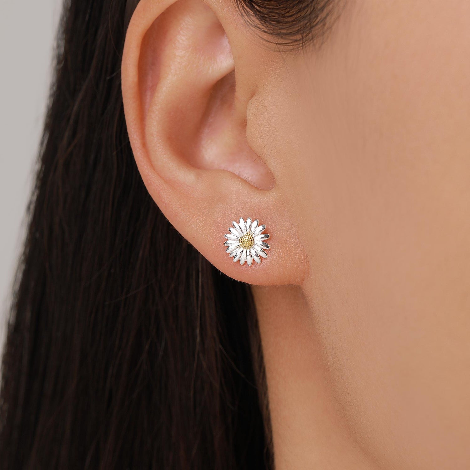 Sterling Silver Daisy Flower Stud Earrings