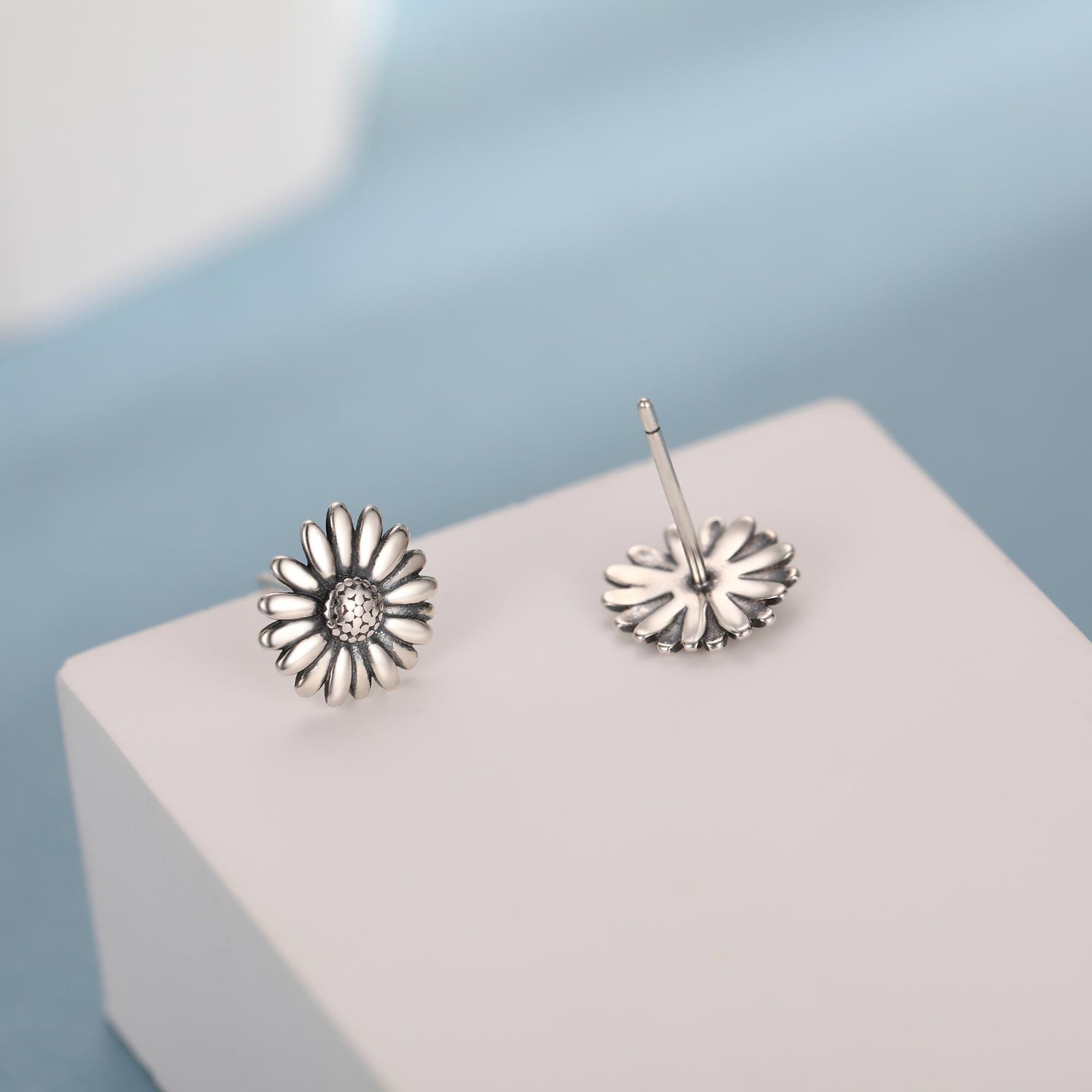 Sterling Silver Daisy Flower Stud Earrings