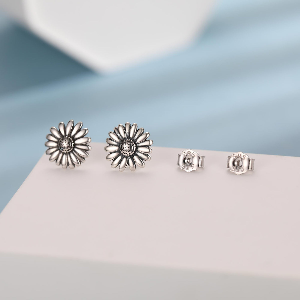 Sterling Silver Daisy Flower Stud Earrings