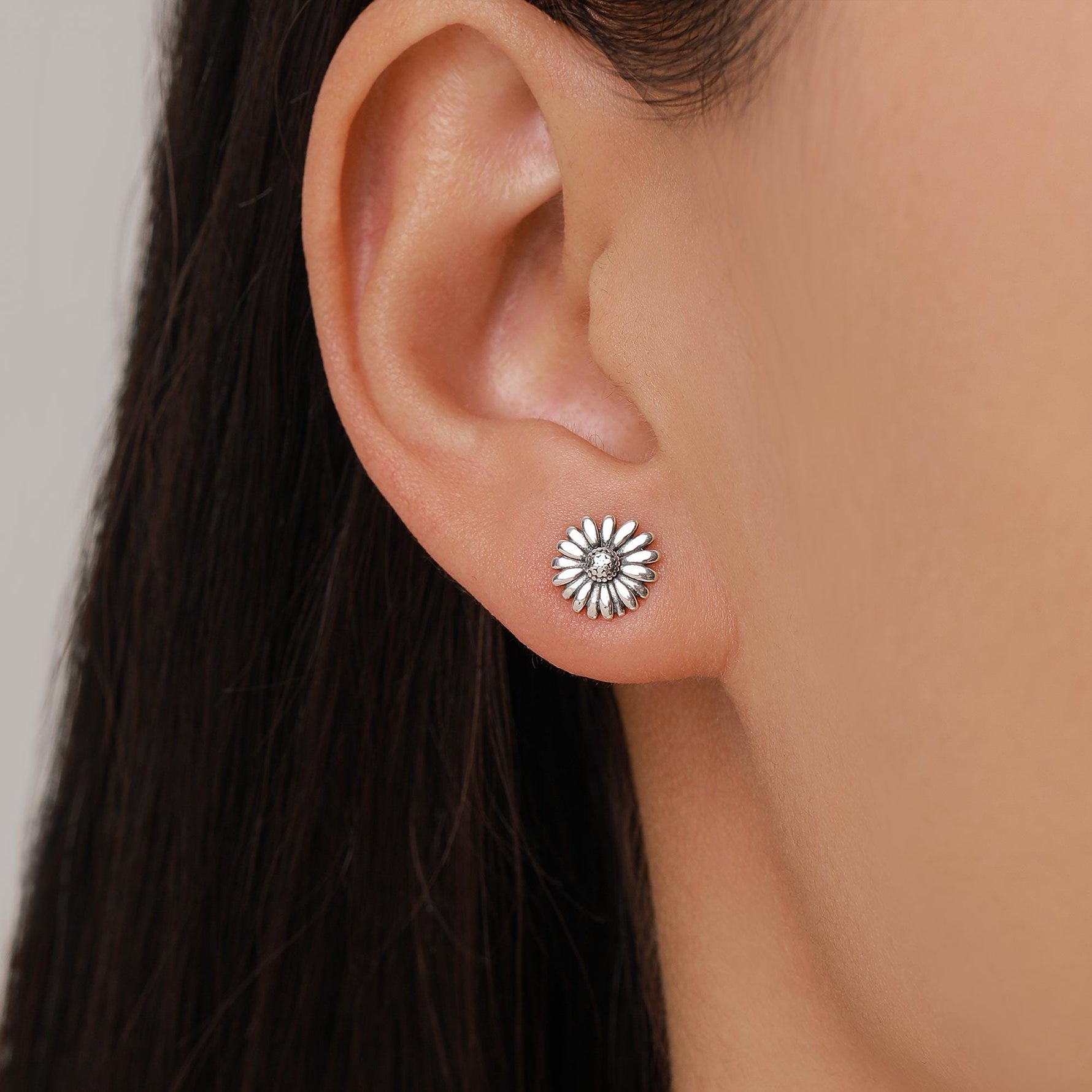 Sterling Silver Daisy Flower Stud Earrings