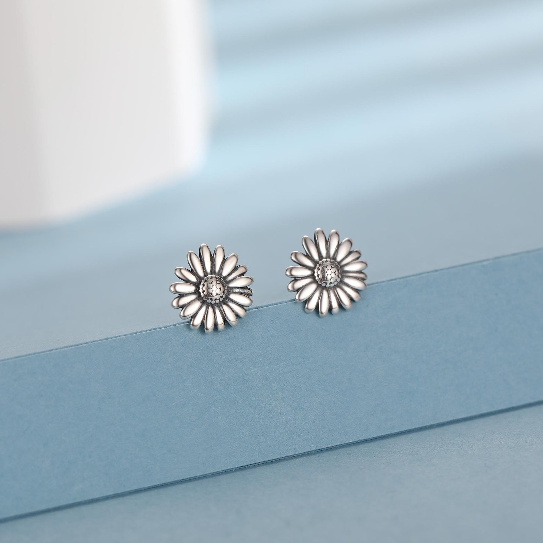 Sterling Silver Daisy Flower Stud Earrings