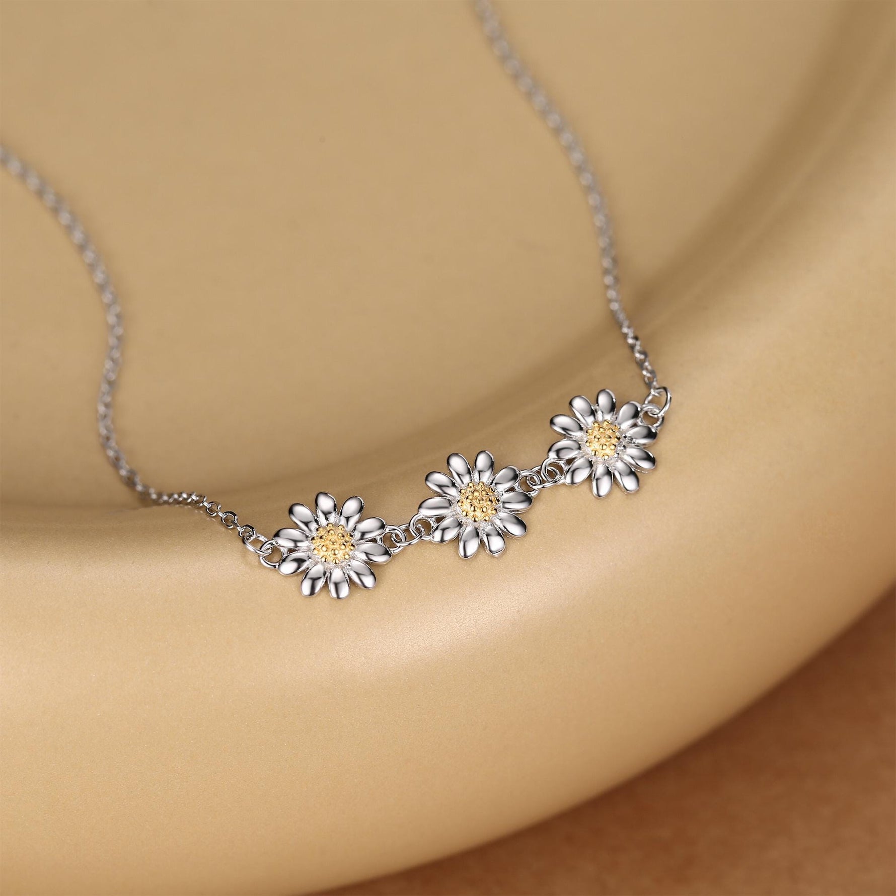 Sterling Silver Daisy Flower Trio Pendant Necklace, Three Flower dainty Necklace, Daisy Chain Necklace, Two Tone Flower Pendant Necklace