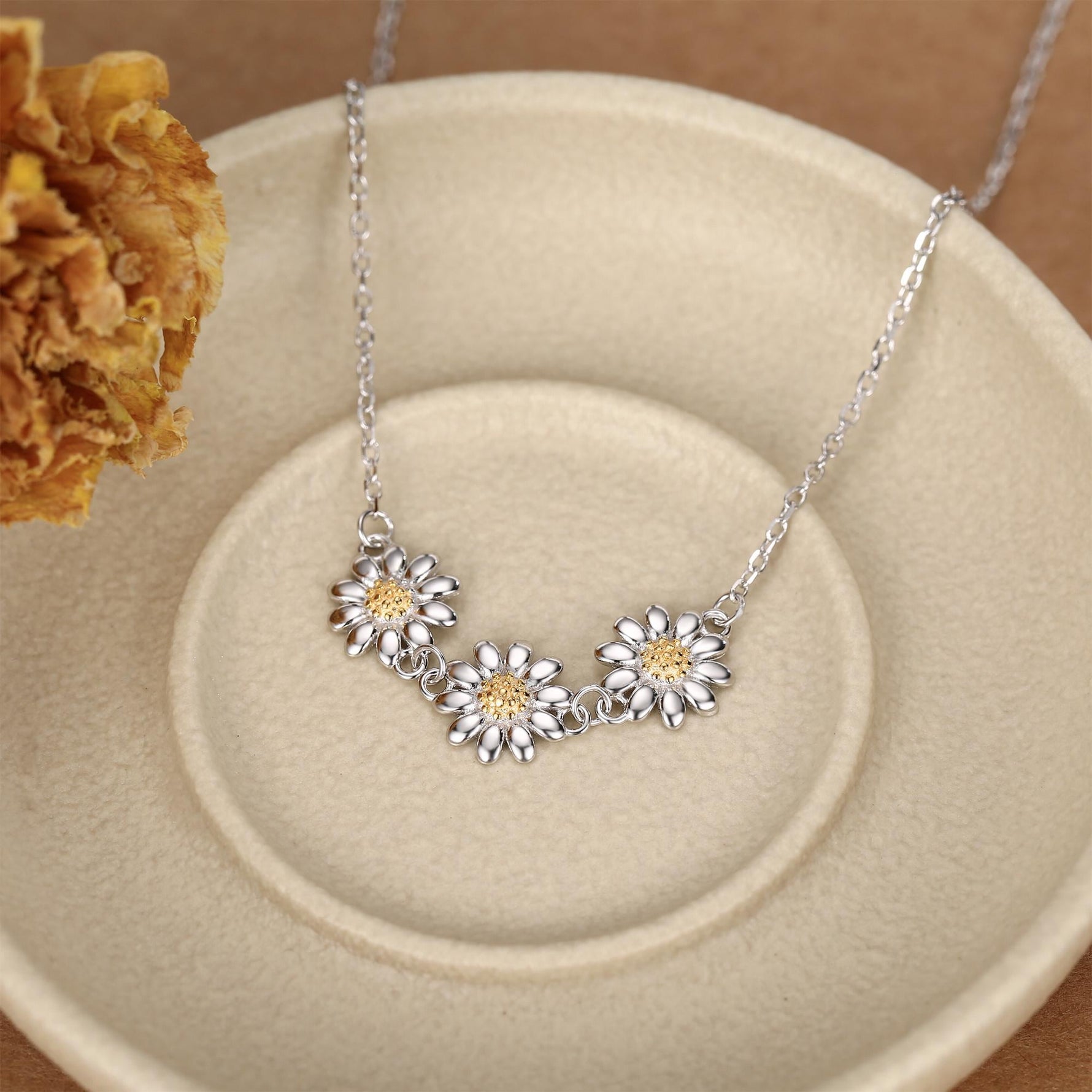 Sterling Silver Daisy Flower Trio Pendant Necklace, Three Flower dainty Necklace, Daisy Chain Necklace, Two Tone Flower Pendant Necklace