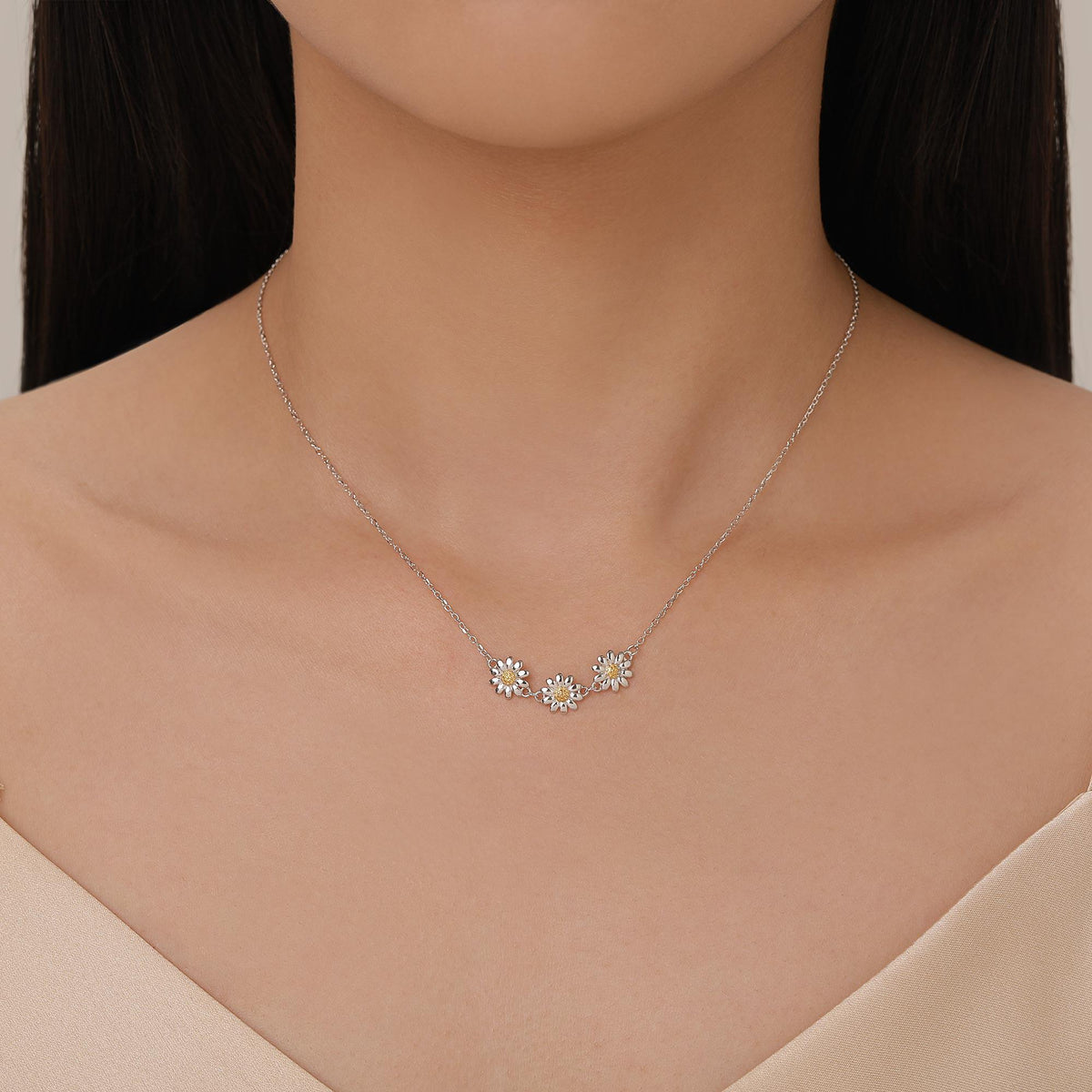 Sterling Silver Daisy Flower Trio Pendant Necklace, Three Flower dainty Necklace, Daisy Chain Necklace, Two Tone Flower Pendant Necklace