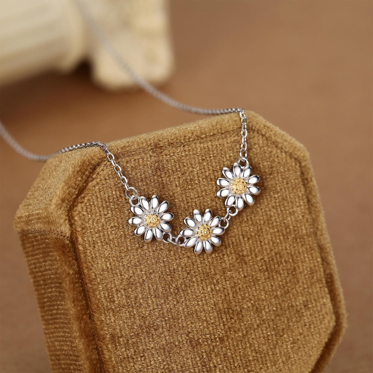 Sterling Silver Daisy Flower Trio Pendant Necklace, Three Flower dainty Necklace, Daisy Chain Necklace, Two Tone Flower Pendant Necklace