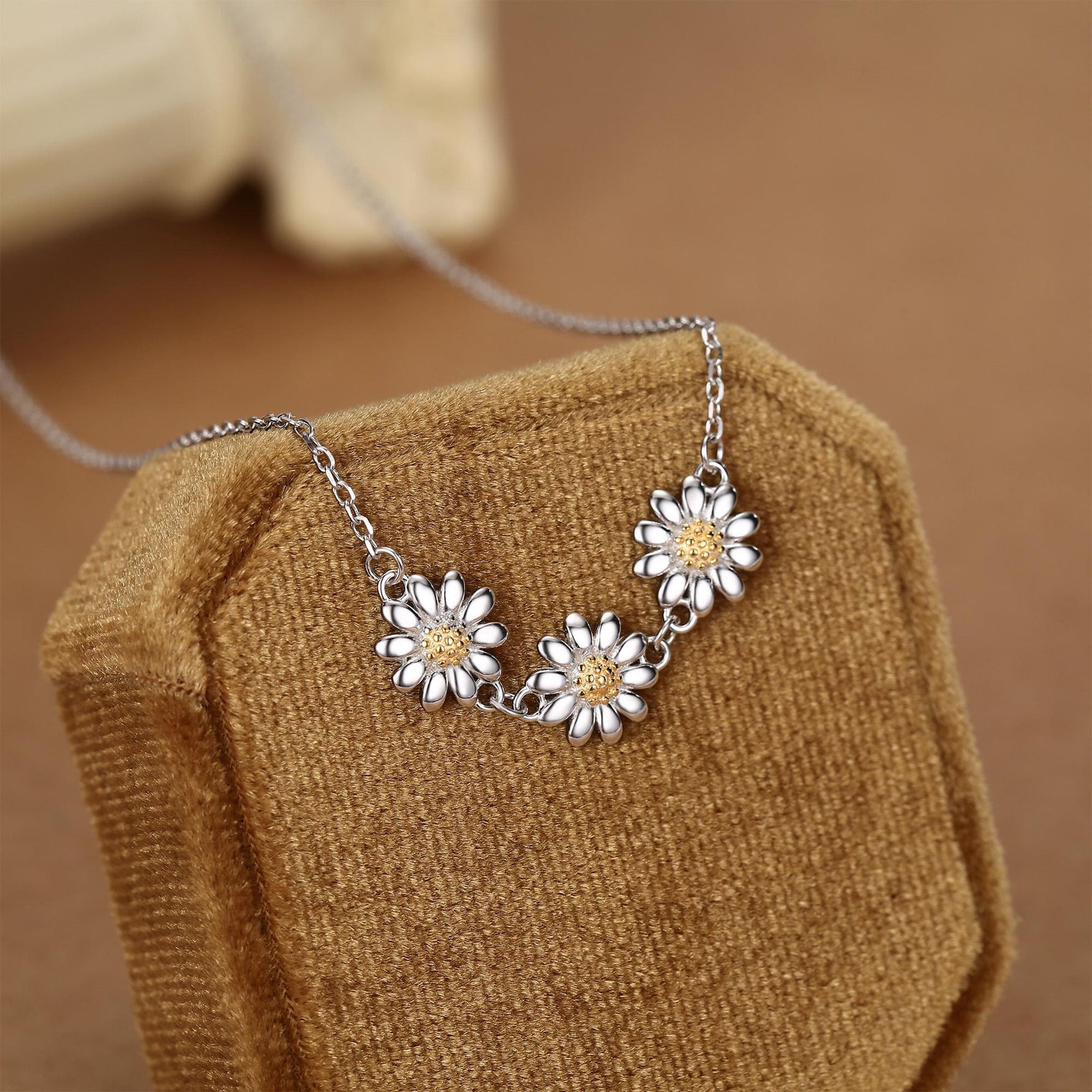 Sterling Silver Daisy Flower Trio Pendant Necklace, Three Flower dainty Necklace, Daisy Chain Necklace, Two Tone Flower Pendant Necklace