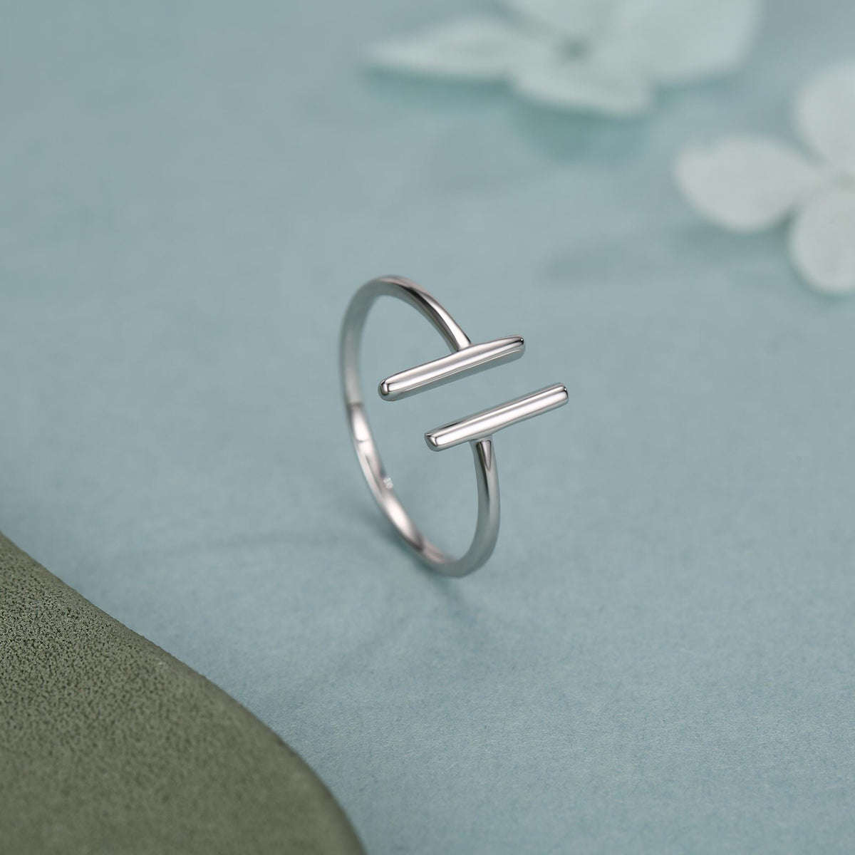 Minimalist Asymmetric Bar Open Ring