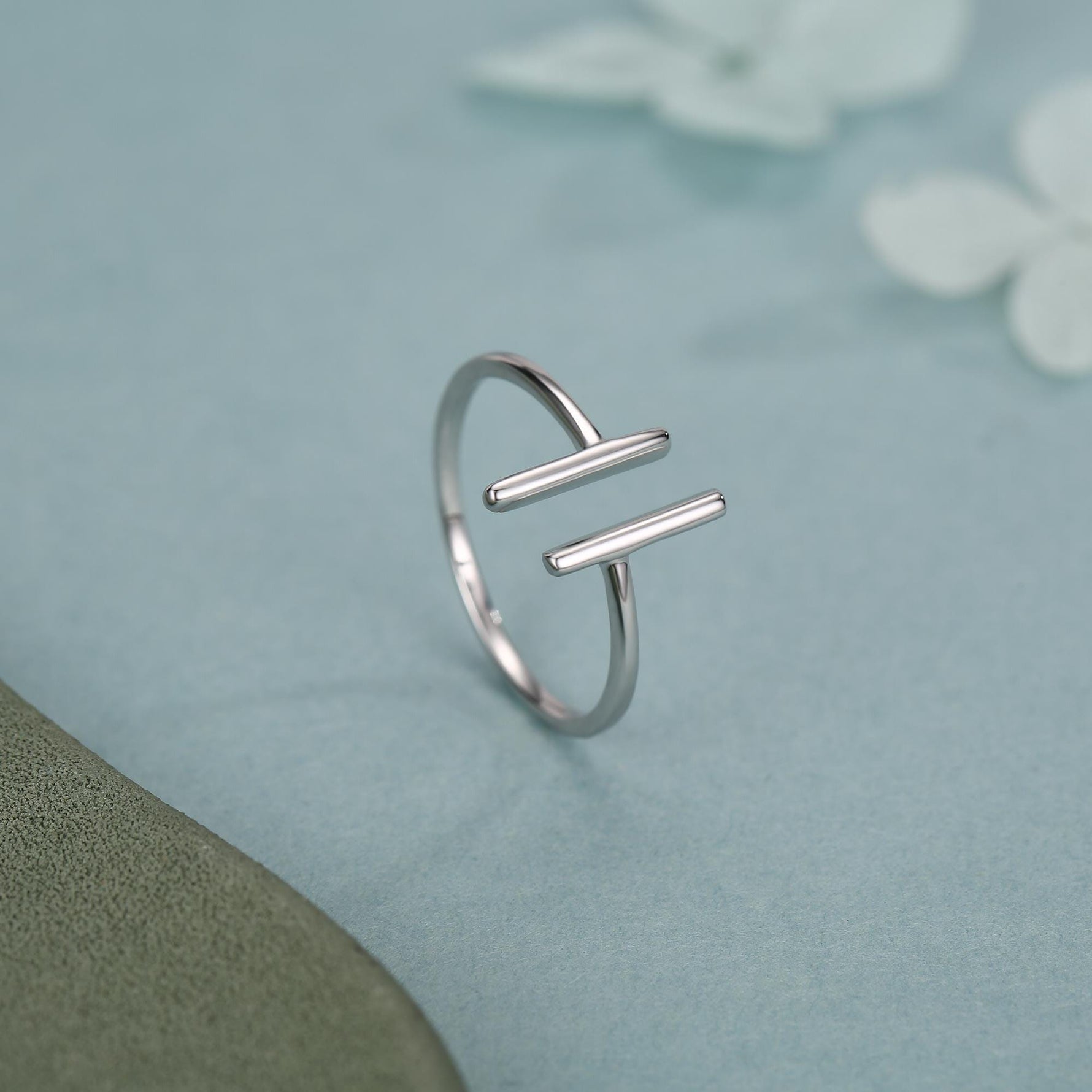 Minimalist Asymmetric Bar Open Ring