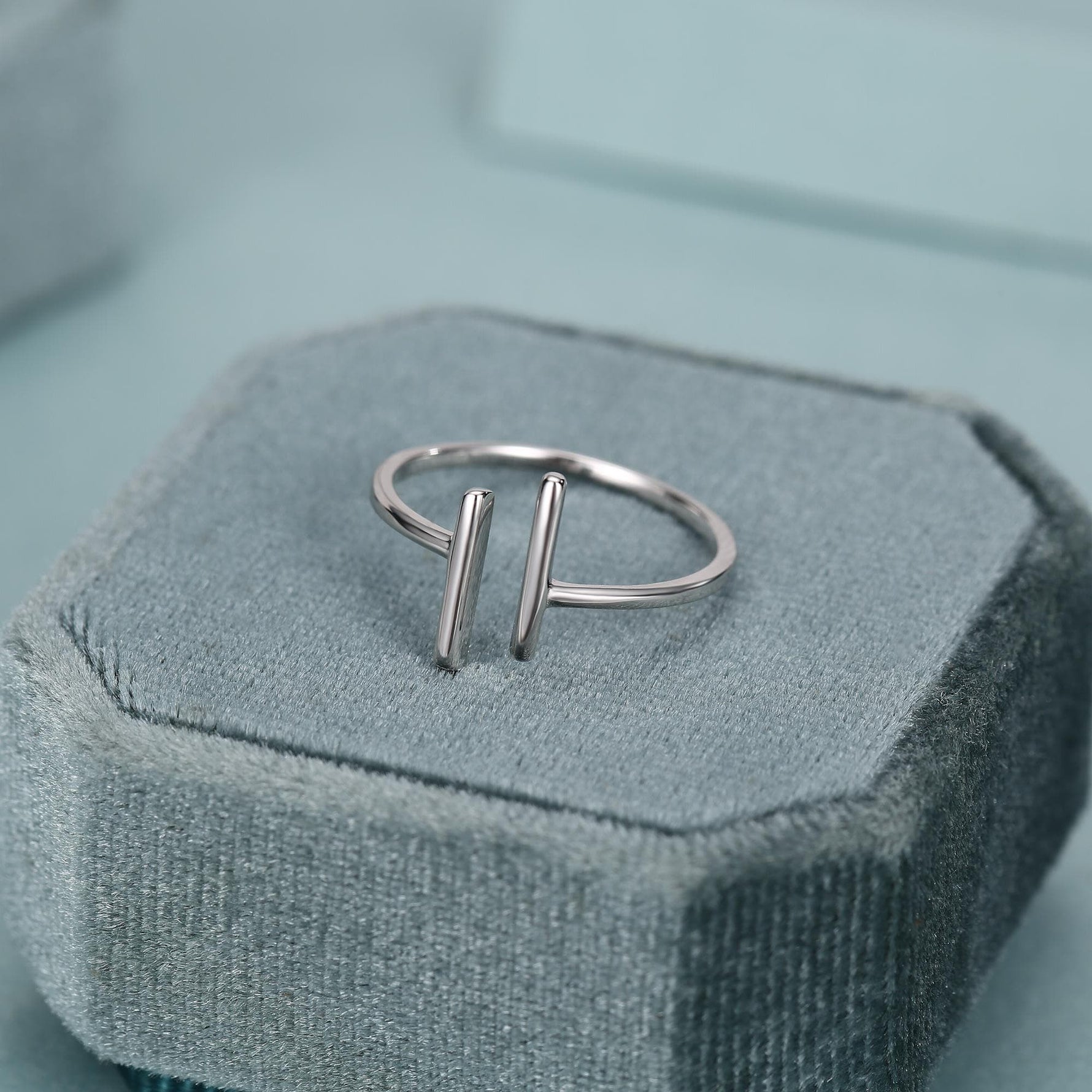 Minimalist Asymmetric Bar Open Ring