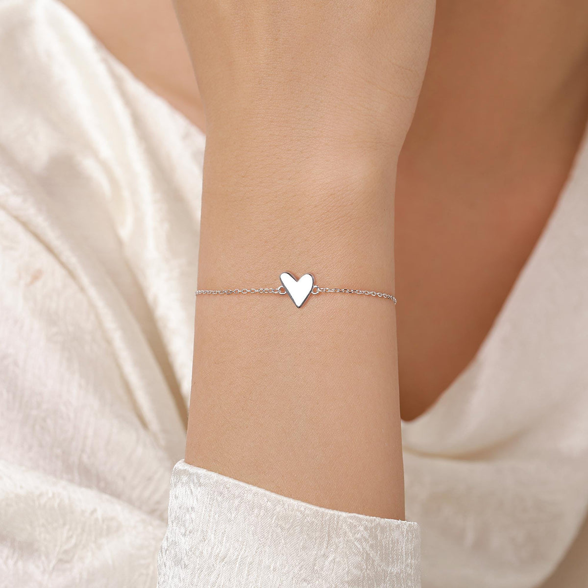 Tiny and Delicate Heart Bracelet in Sterling Silver, Silver or Gold or Rose Gold, Small Heart Bracelet, Silver Heart Bracelet