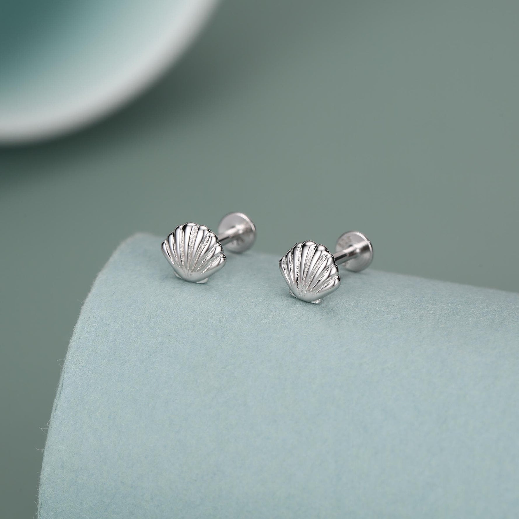 Seashell 16G Flat Back Studs