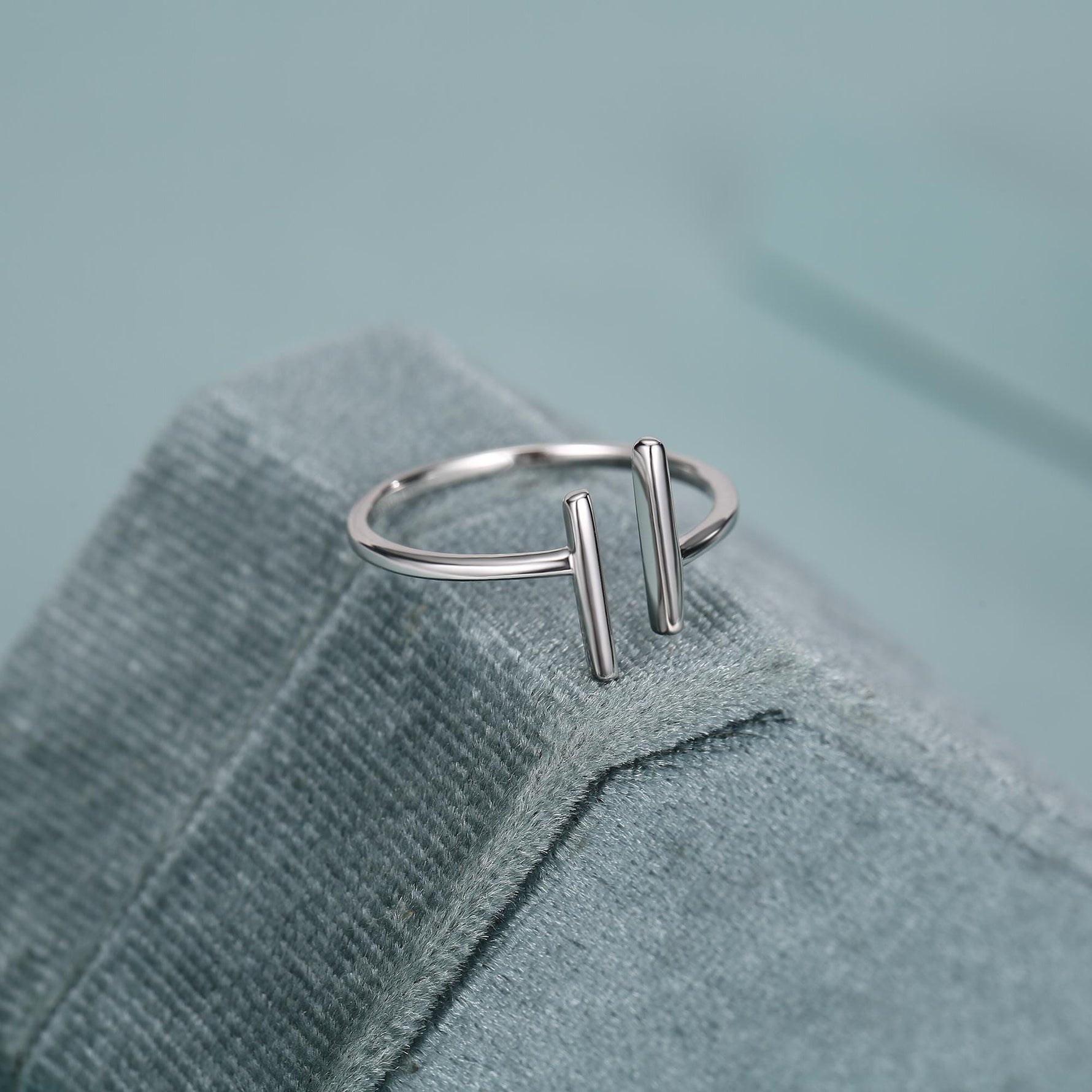 Minimalist Asymmetric Bar Open Ring