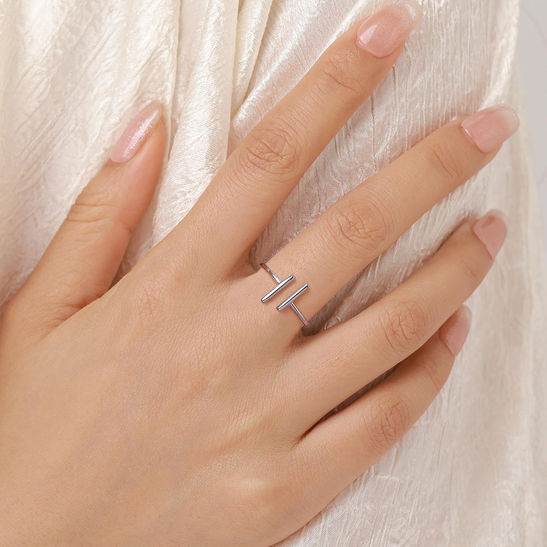 Minimalist Asymmetric Bar Open Ring