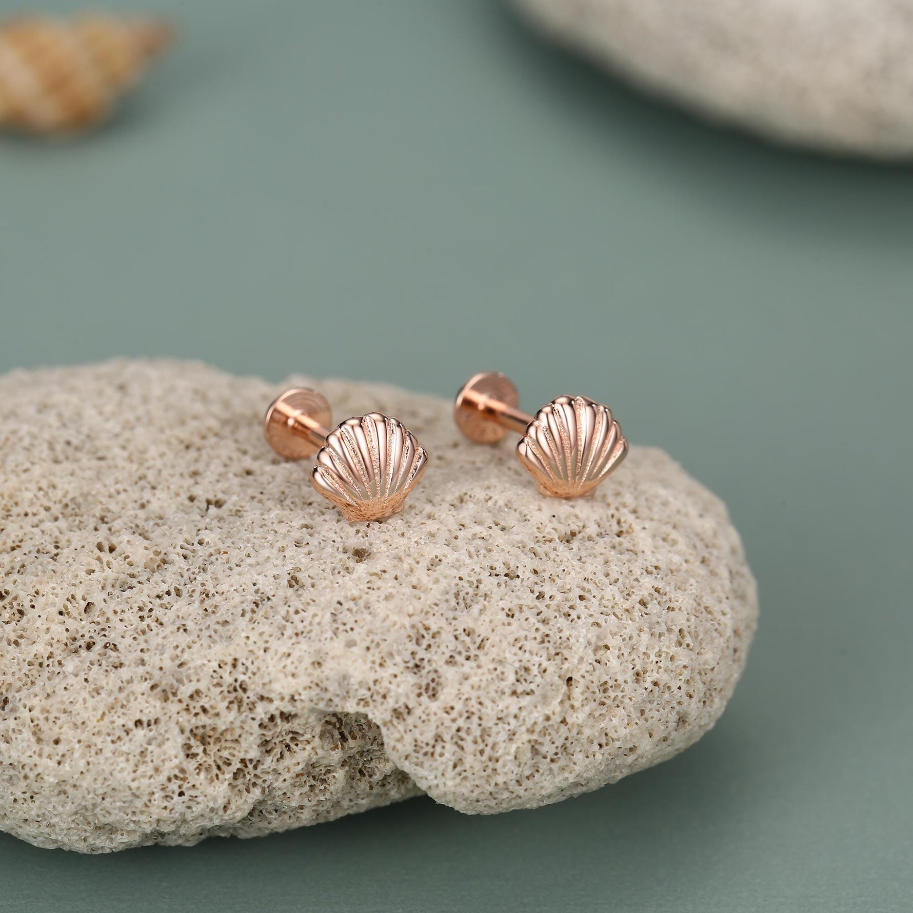Seashell 16G Flat Back Studs