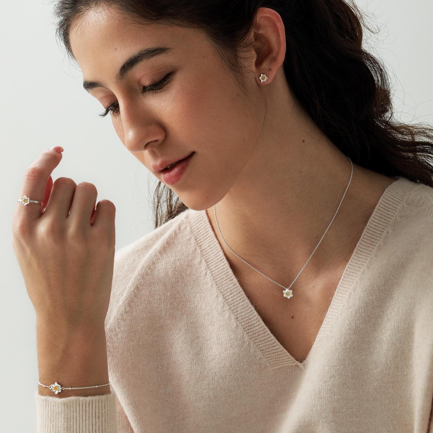 Daffodil Jewellery Set in Sterling Silver — Rhodium-Coated Earrings and Necklace with 18ct Gold-Plated Details
