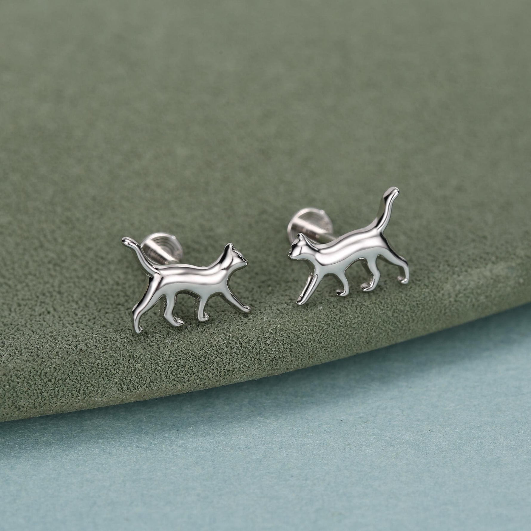 Sterling Silver Walking Cat 16G Flat Back Labret Earring