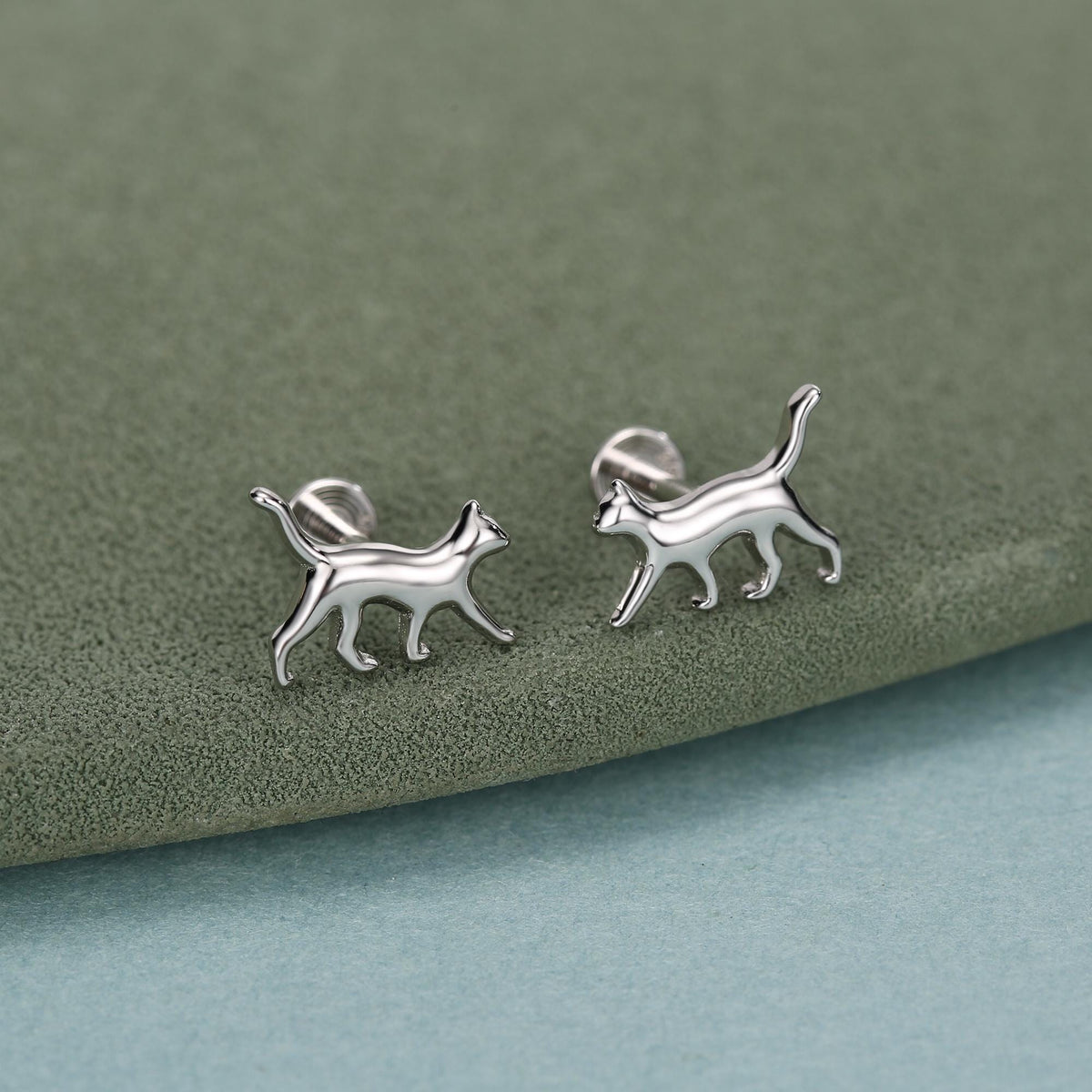Sterling Silver Walking Cat 16G Flat Back Labret Earring