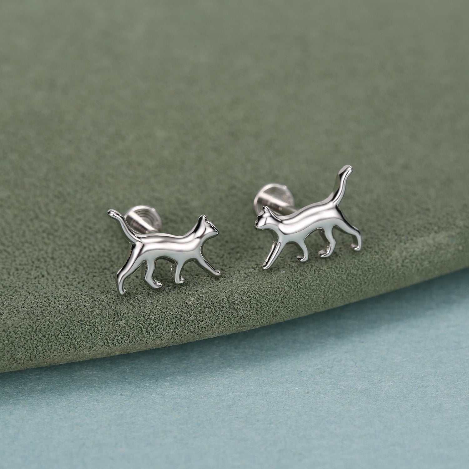 Sterling Silver Walking Cat 16G Flat Back Labret Earring