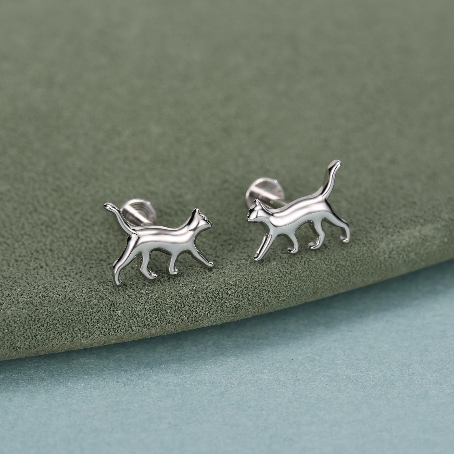 Sterling Silver Walking Cat 16G Flat Back Labret Earring