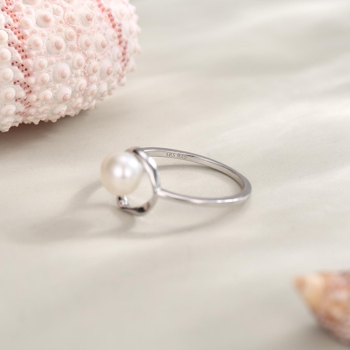 Mobius Pearl Gemstone Ring