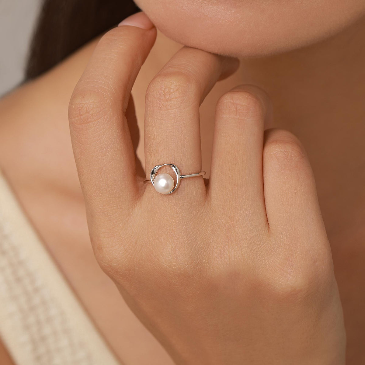 Mobius Pearl Gemstone Ring