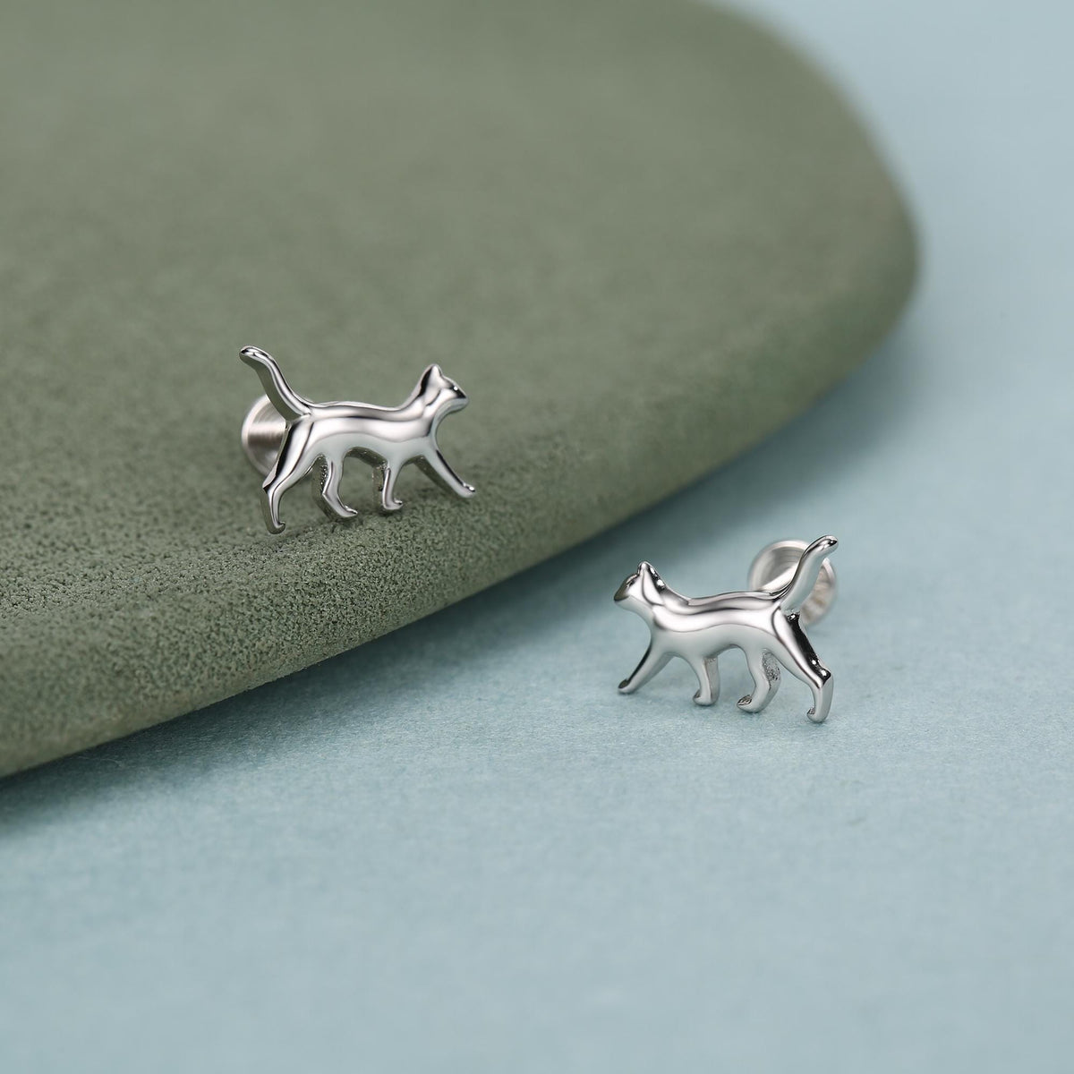 Sterling Silver Walking Cat 16G Flat Back Labret Earring