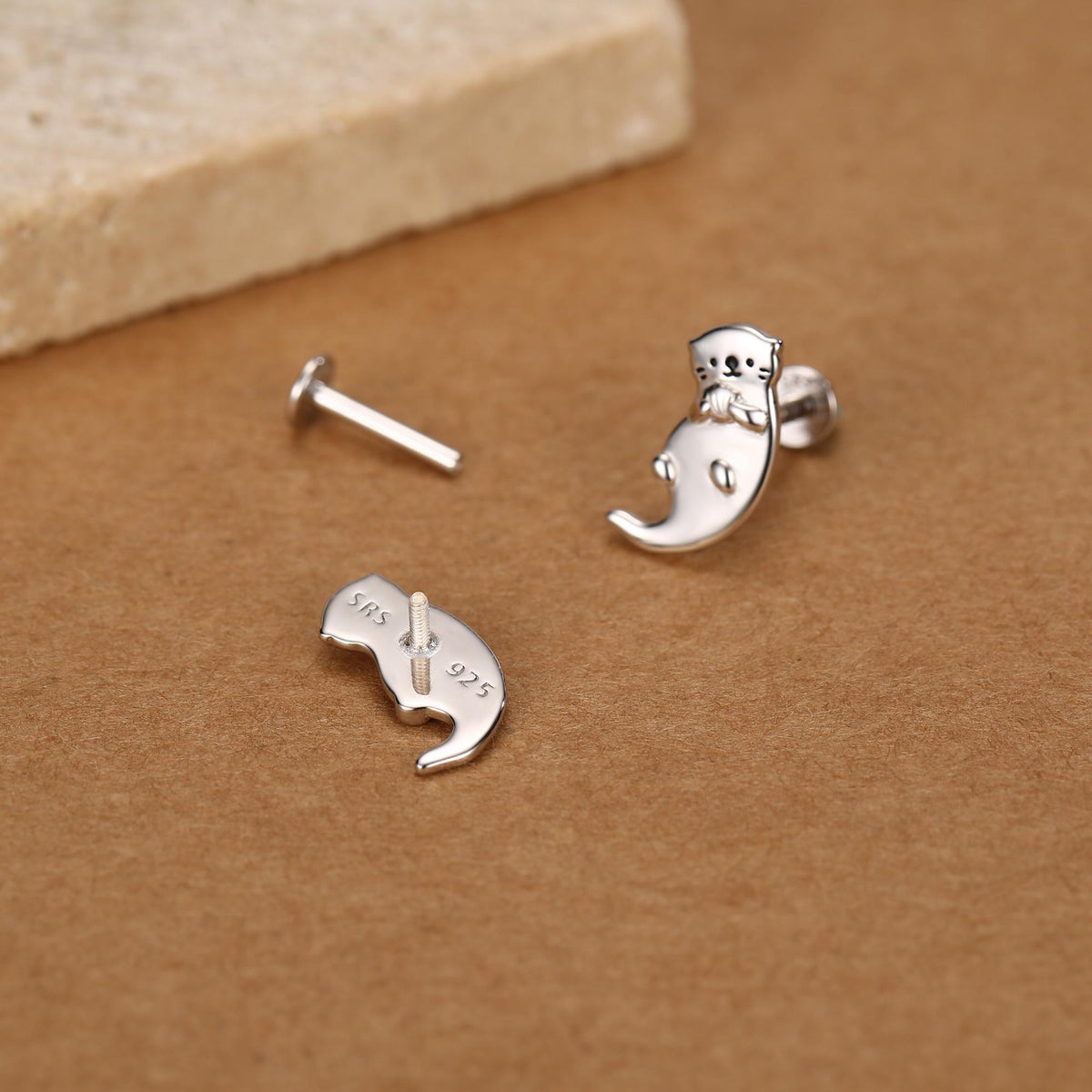 Sterling Silver Cute Otter 16G Flat Back Labret Earring