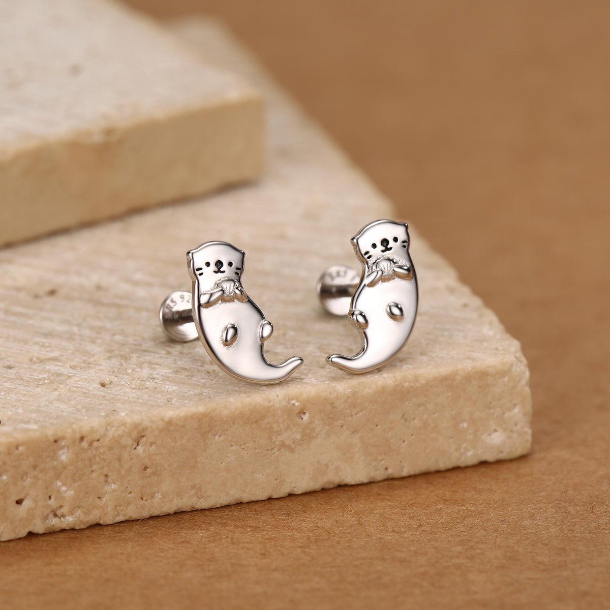 Sterling Silver Cute Otter 16G Flat Back Labret Earring