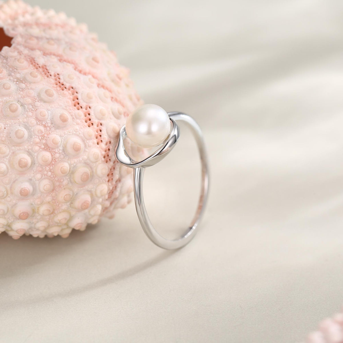 Mobius Pearl Gemstone Ring