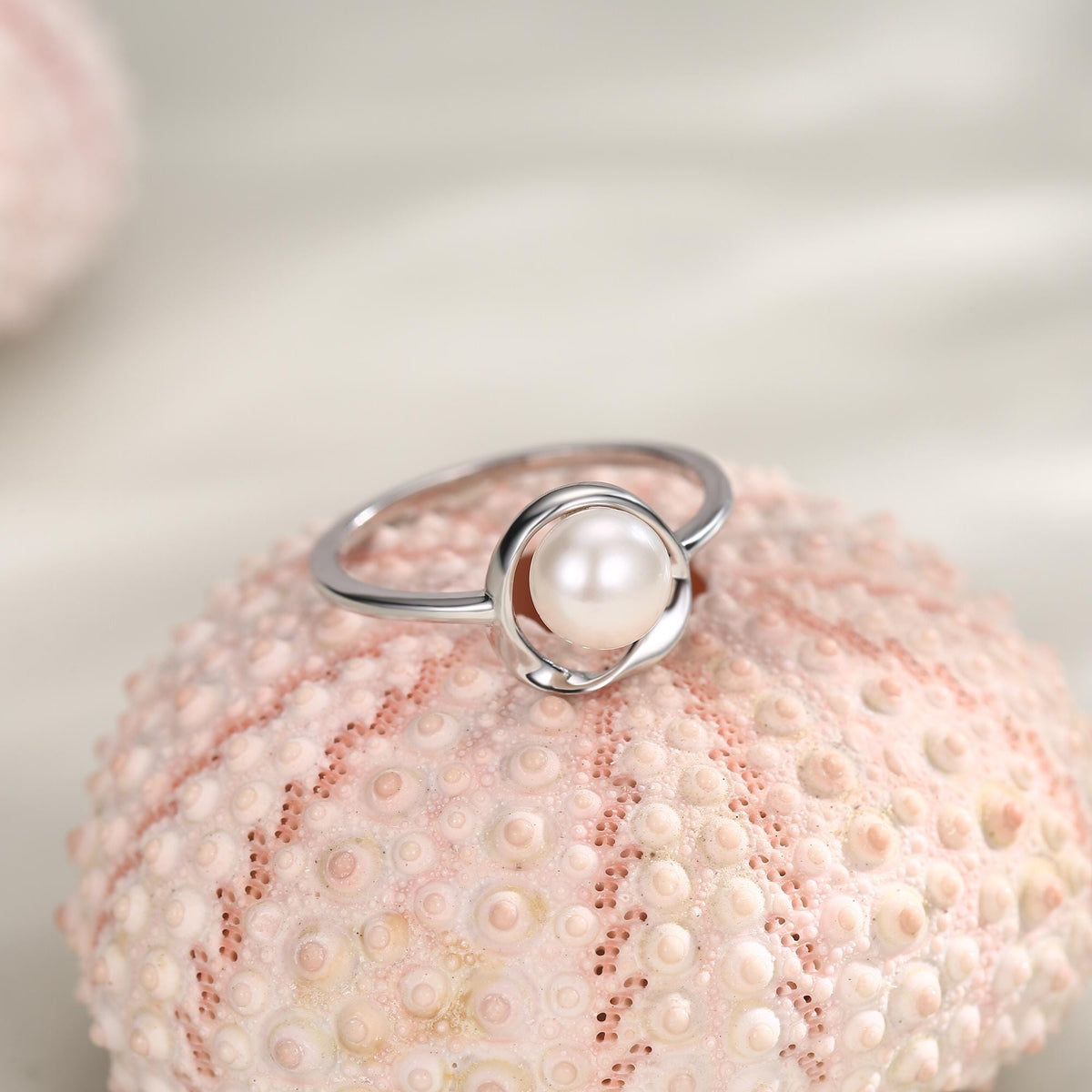 Mobius Pearl Gemstone Ring