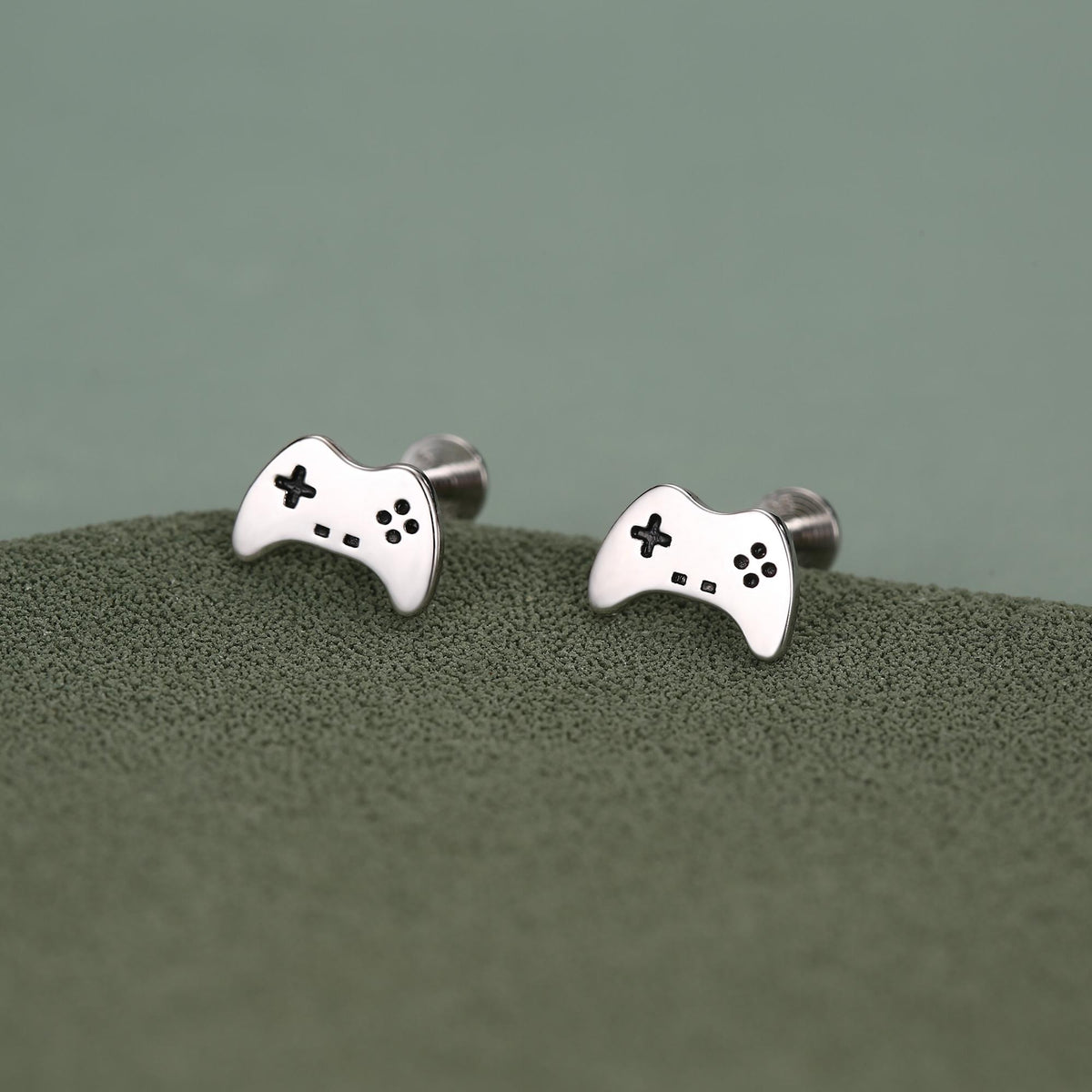 Sterling Silver Game Controller 16G Flat Back Labret Earrings