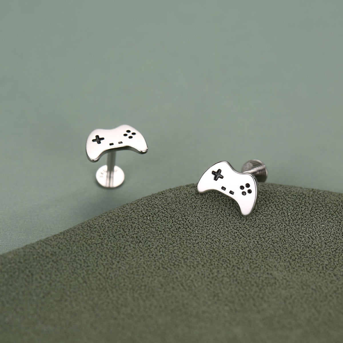 Sterling Silver Game Controller 16G Flat Back Labret Earrings