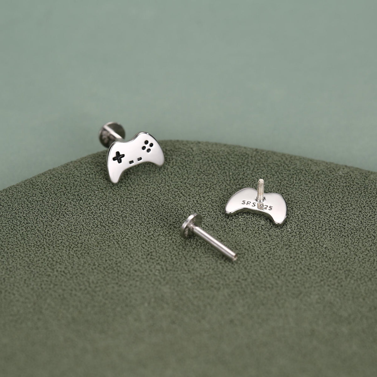 Sterling Silver Game Controller 16G Flat Back Labret Earrings