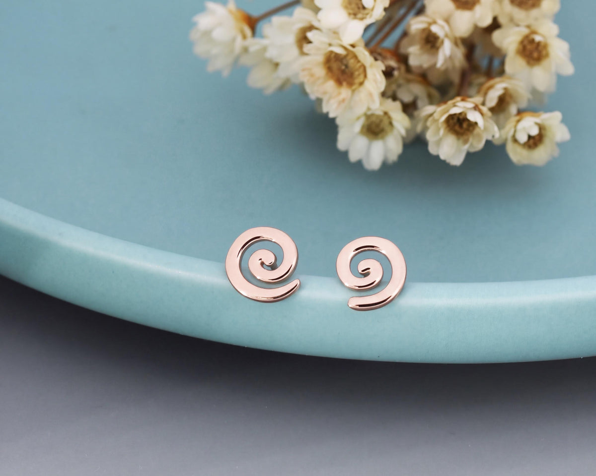 Koru Circle Spiral Stud Earrings in Sterling Silver - Infinity Swirl Earrings - New Zealand Māori Art Stud Earrings - Kiwi Circle