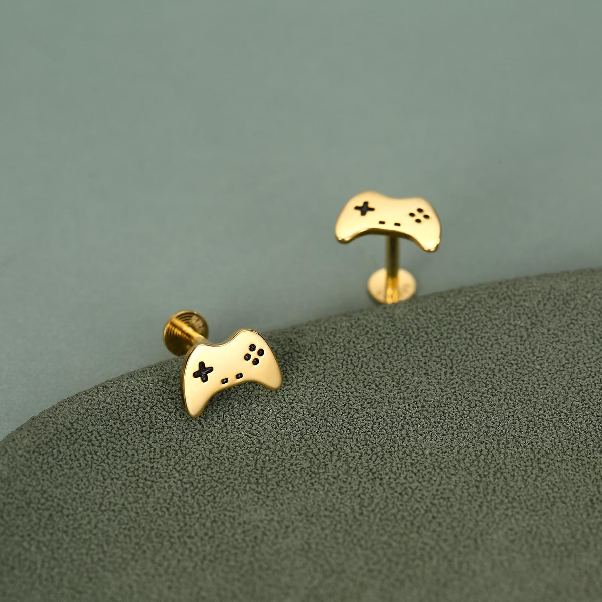 Sterling Silver Game Controller 16G Flat Back Labret Earrings