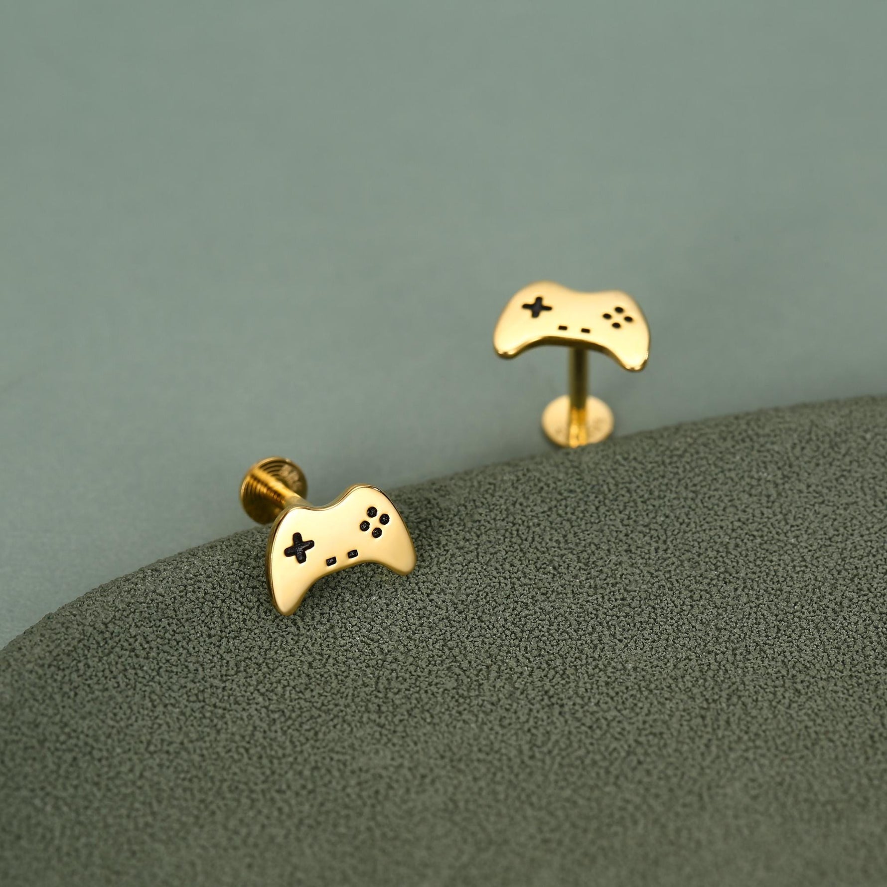 Sterling Silver Game Controller 16G Flat Back Labret Earrings