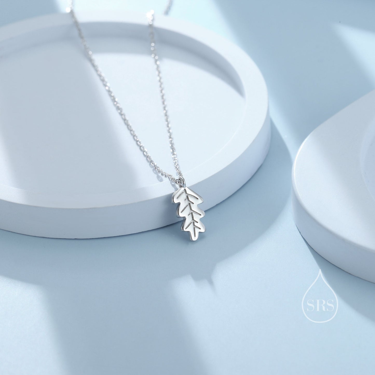 Delicate Oak Leaf Pendant Necklace in Sterling Silver, Tiny Oak leaf Necklace,  Nature Inspired Acorn Necklace