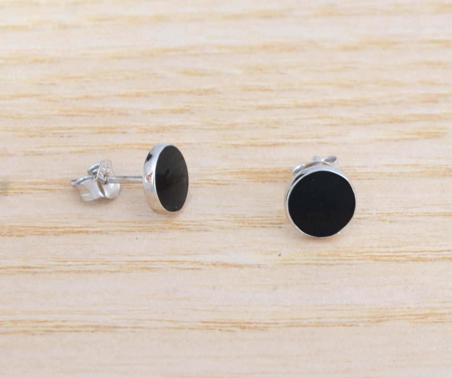 Sterling Silver Minimalist Round Dot Black Enamel Stud Earrings Unisex (gift packed) Round Circle Coin Design, Geometric,